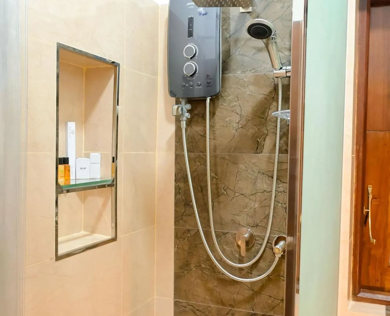 Oaks Pearl Apartment Negombo