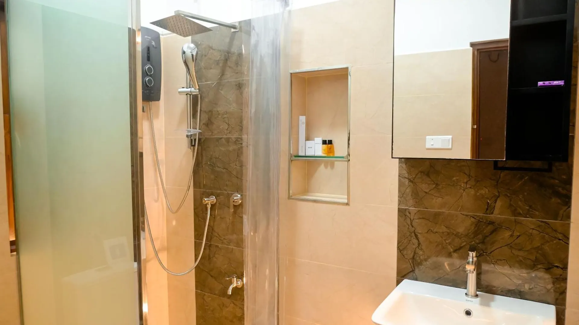 Oaks Pearl Apartment Negombo